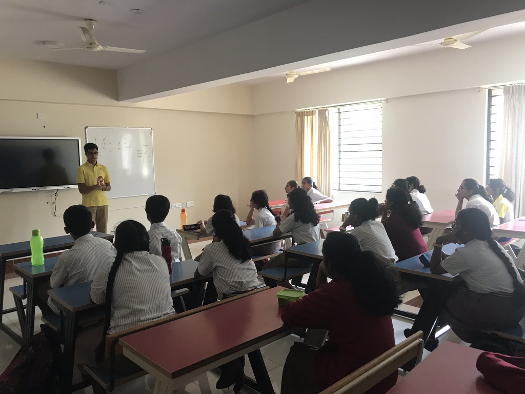 Shashank Hiremath guiding Centum Academy students for JEE preparation. Shashank is an ex-student of Centum Academy. He joined IIT Madras for his undergraduate studies